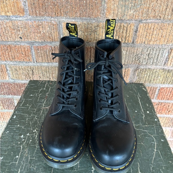 Dr. Martens 1460 Originals 8-Eye, Unisex, Black Leather Size 9 Womens EU 41 - Picture 3 of 10